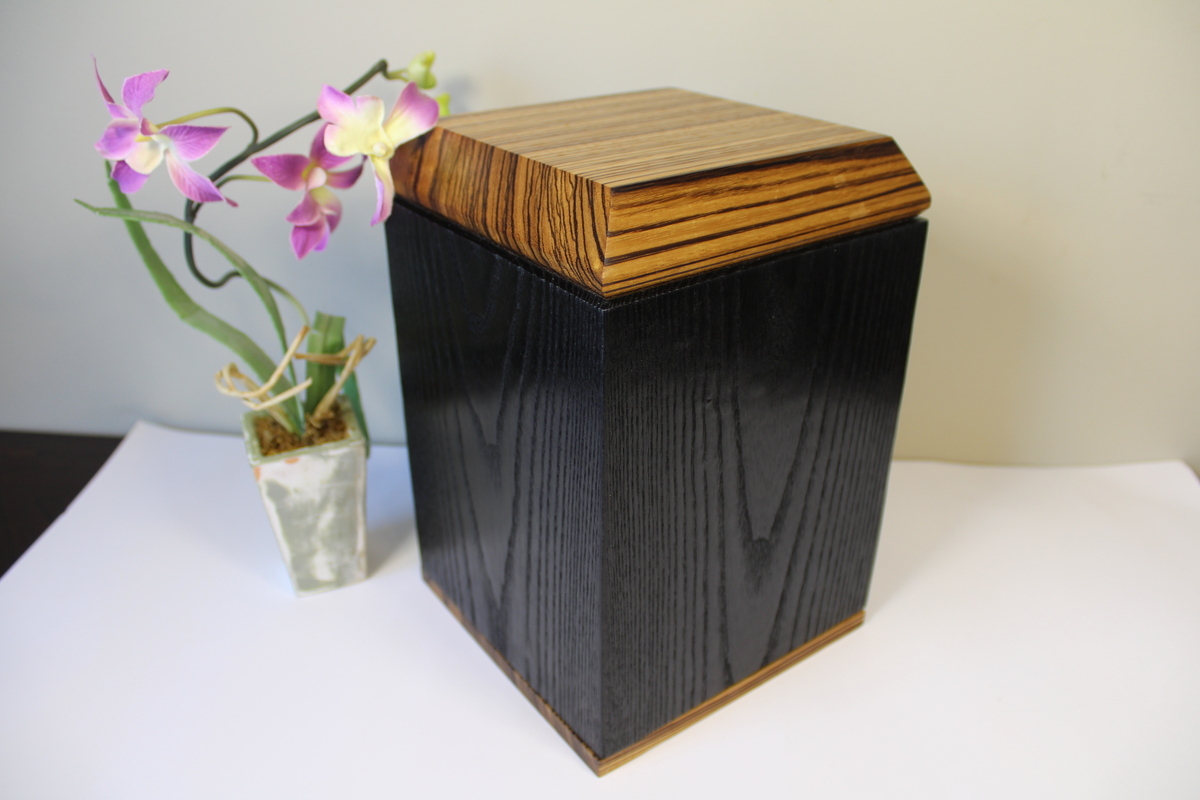 Urne frêne brûlé et zebrawood #1 Urne frêne brûlé et zebrawood #1